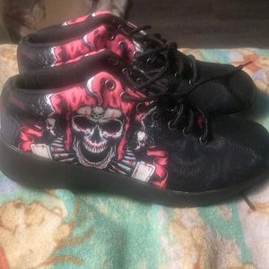 Size 7 skull shoes. Brand new never worn